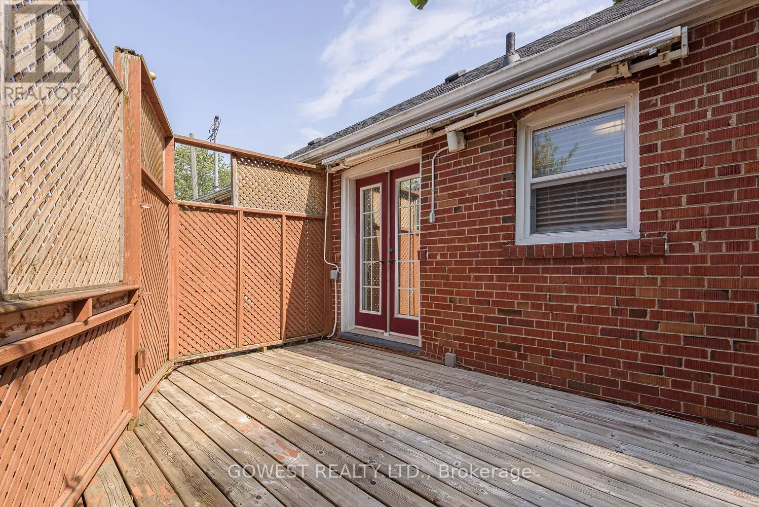 1 FAIRBOURNE CRESCENT