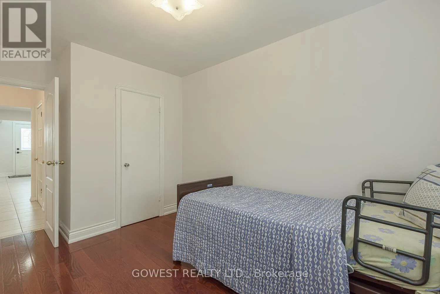 1 FAIRBOURNE CRESCENT