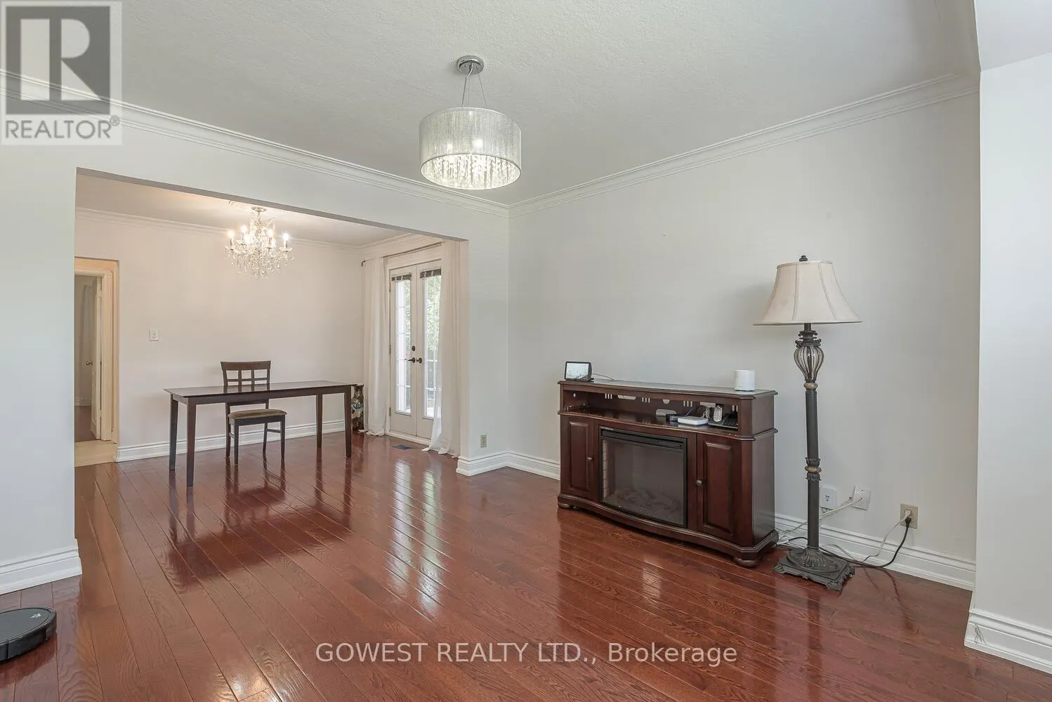 1 FAIRBOURNE CRESCENT