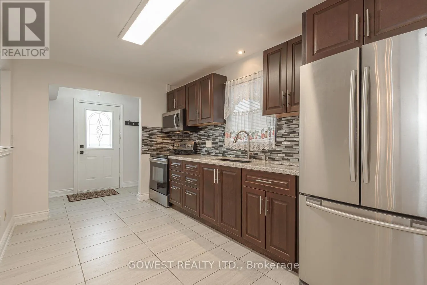 1 FAIRBOURNE CRESCENT