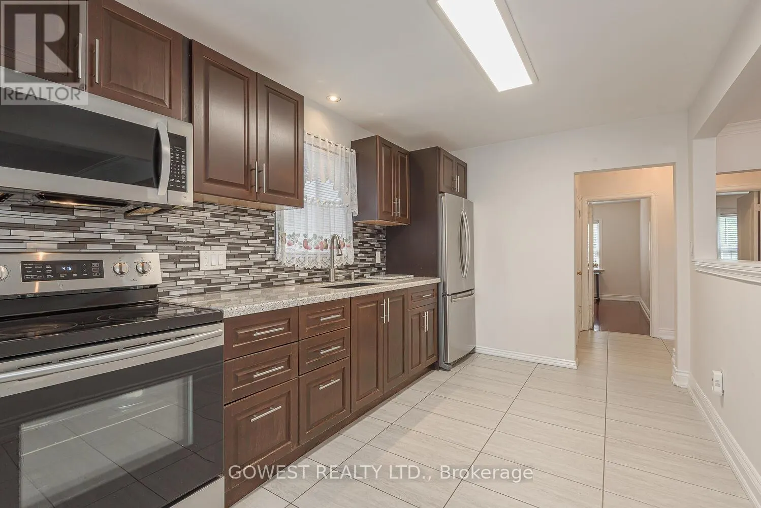 1 FAIRBOURNE CRESCENT