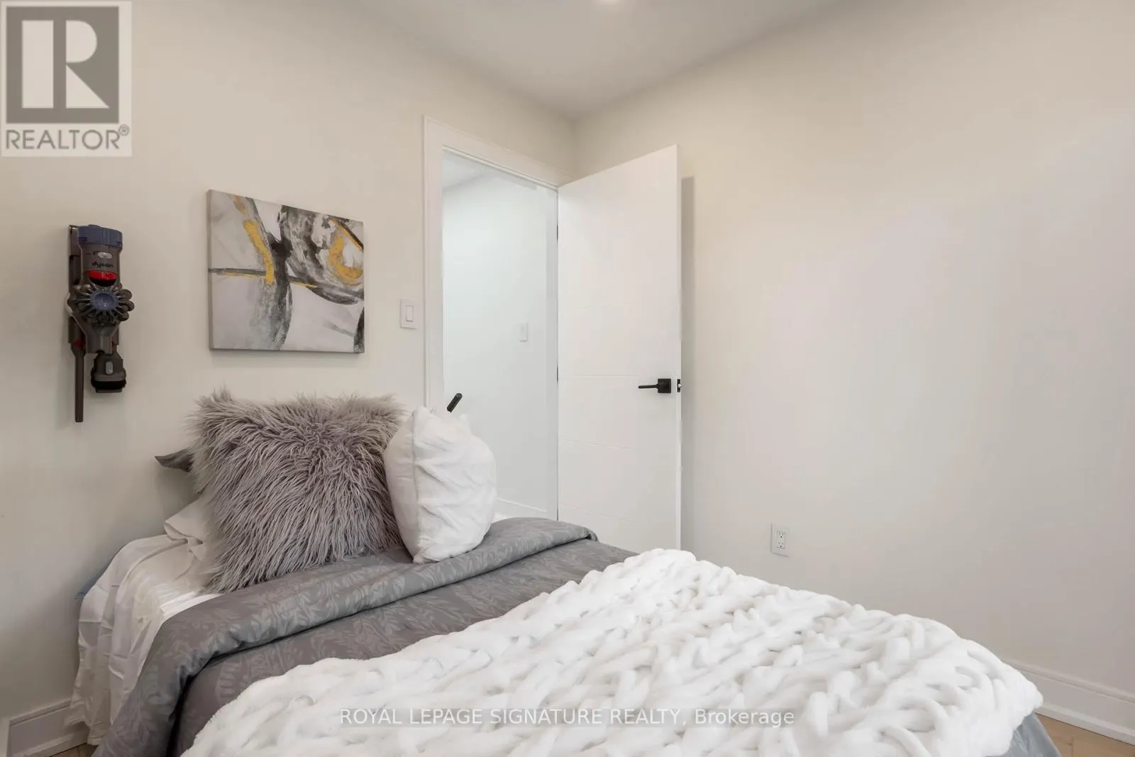 56 DRAYTON AVENUE