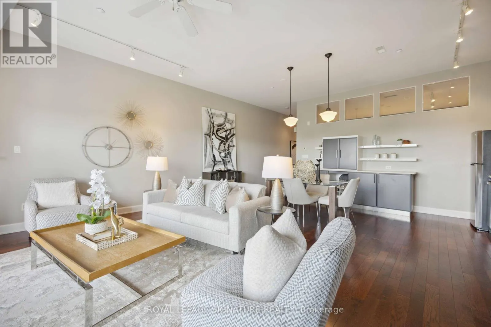 205 - 160 FALLINGBROOK ROAD