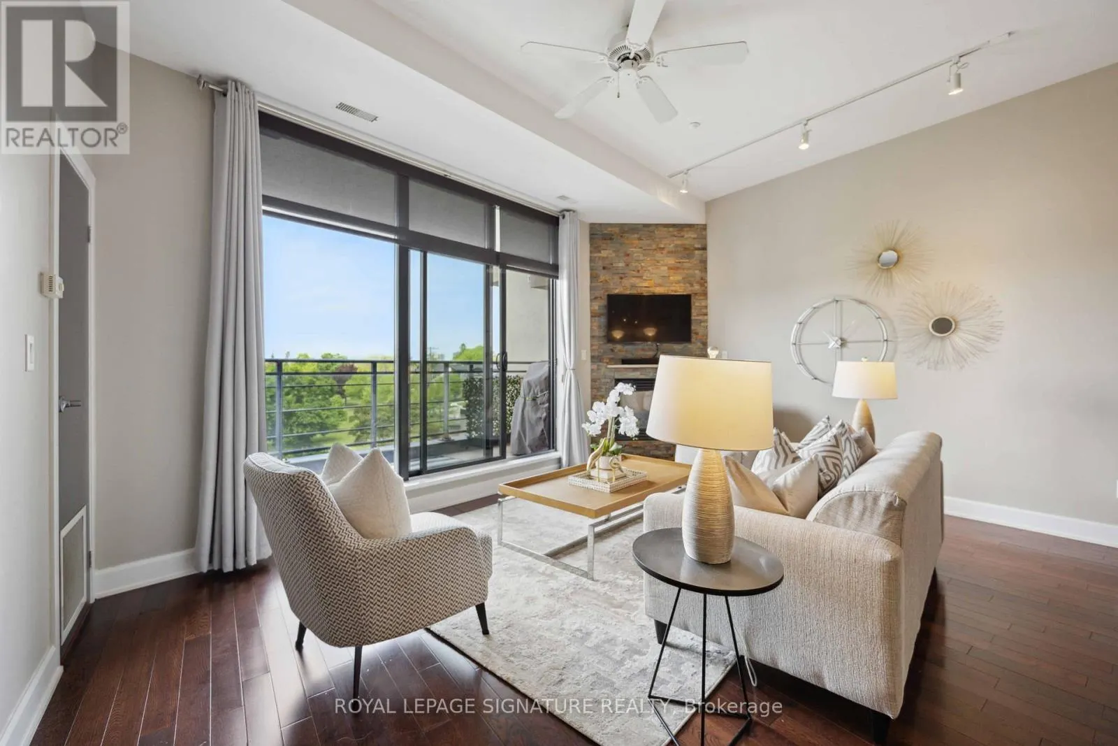 205 - 160 FALLINGBROOK ROAD