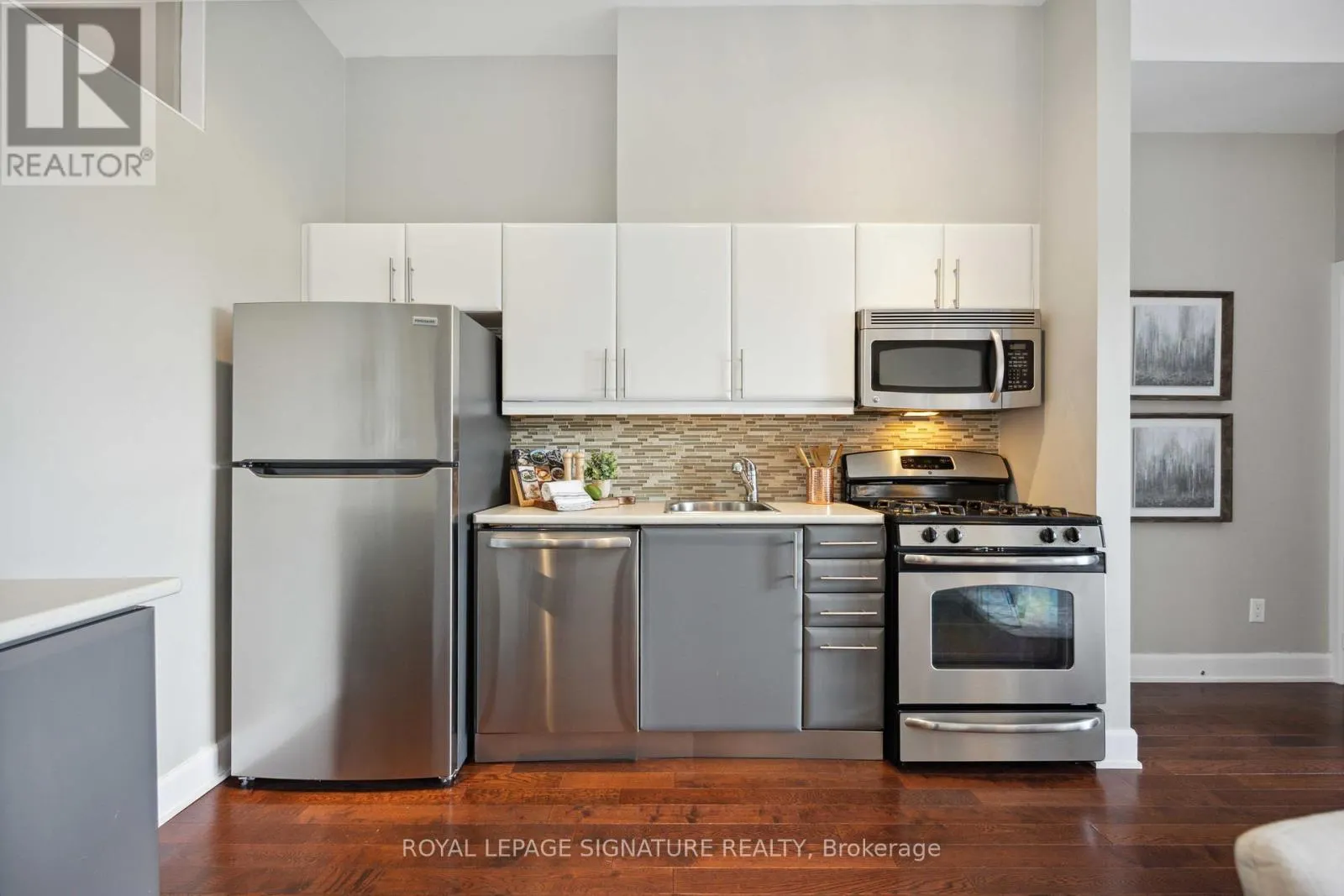 205 - 160 FALLINGBROOK ROAD