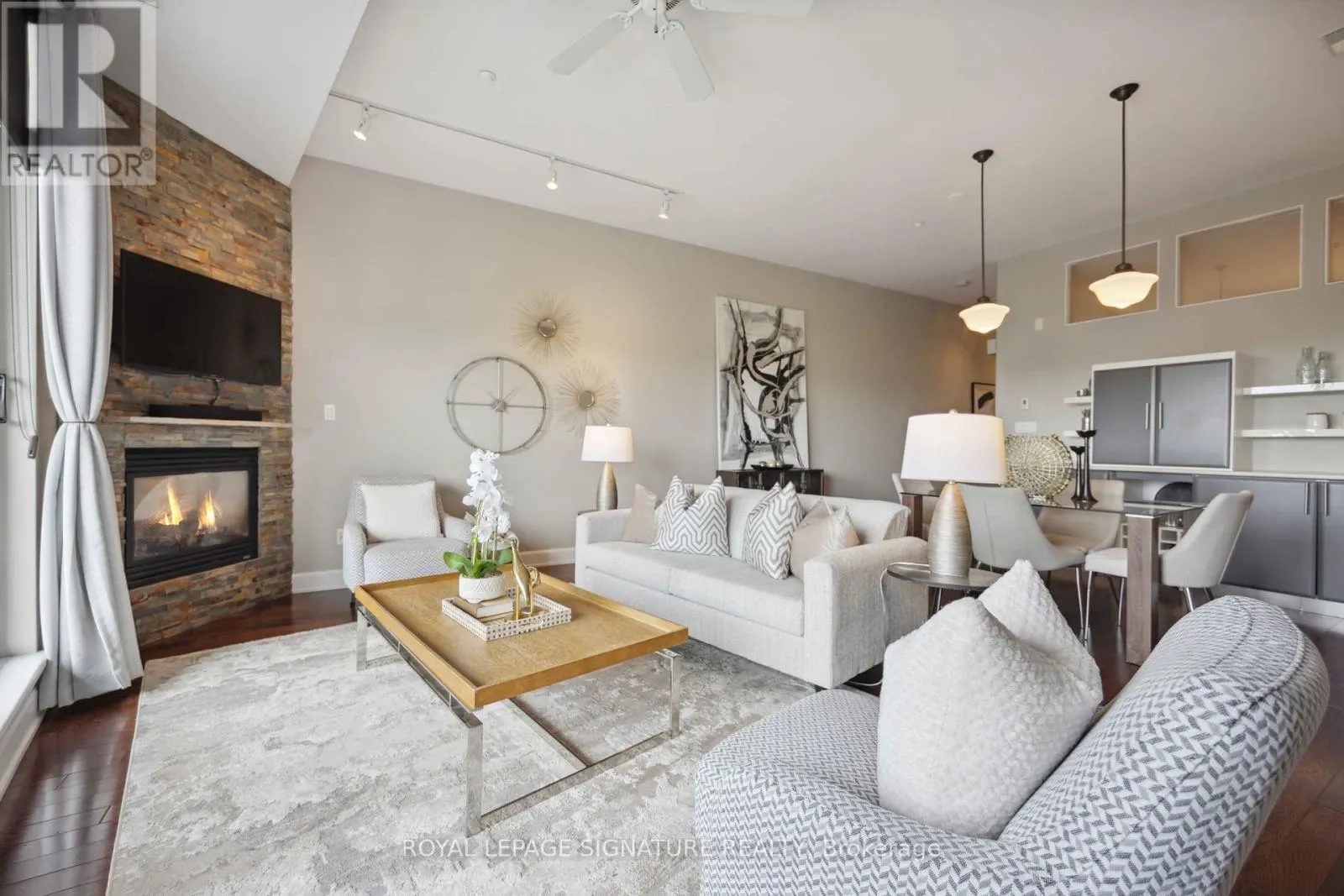 205 - 160 FALLINGBROOK ROAD