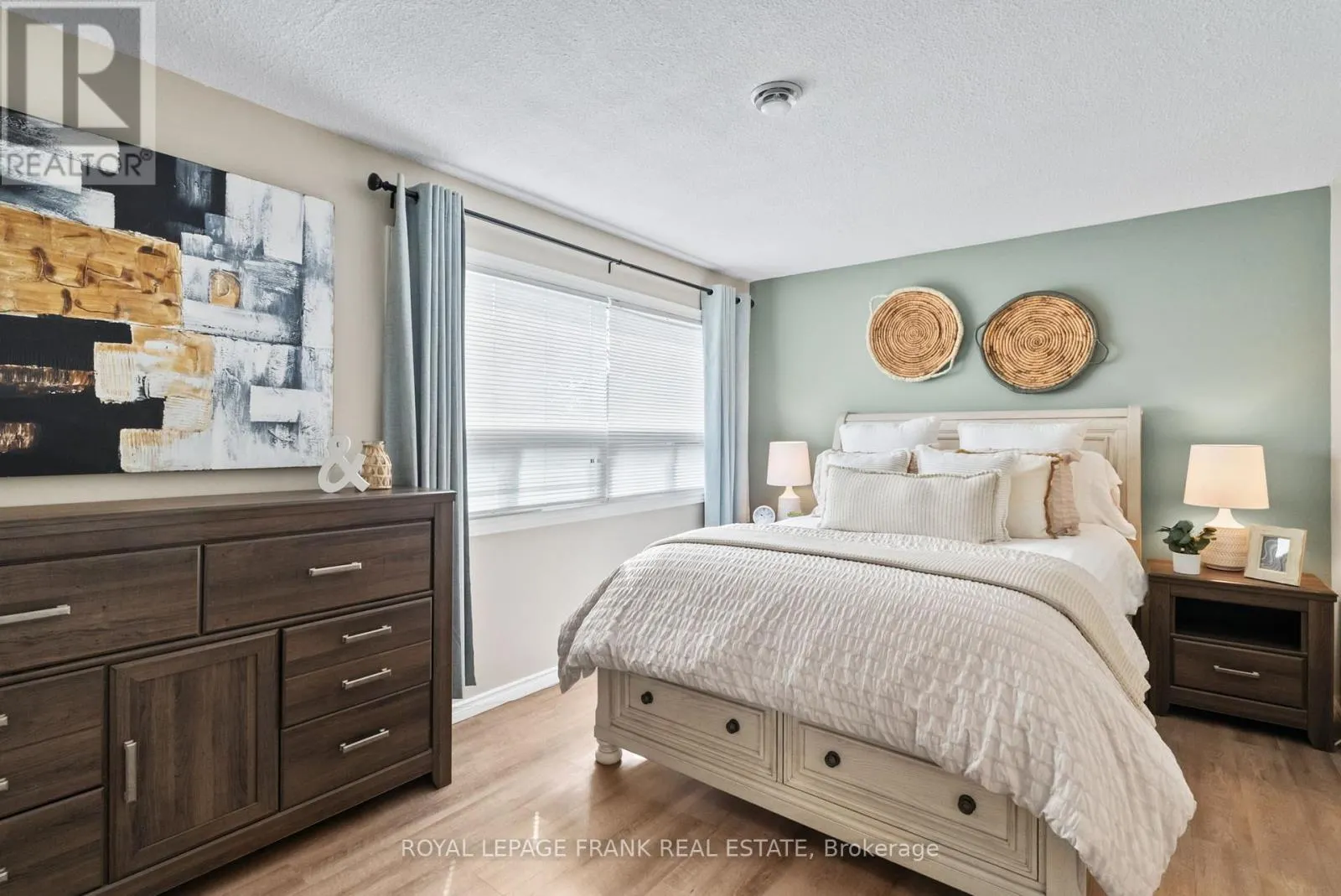 9 THE BRIDLE PATH