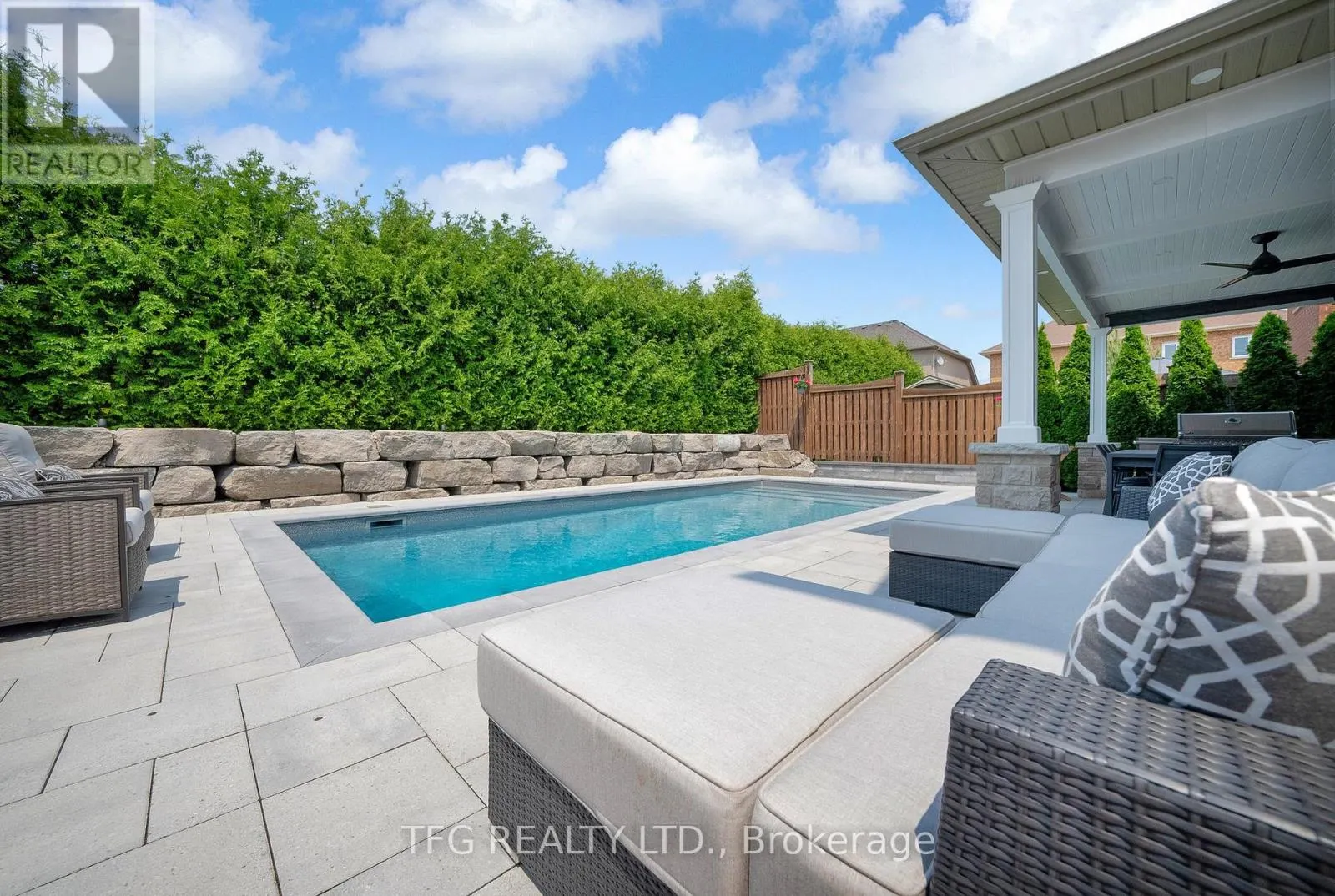 944 GRAND RIDGE AVENUE