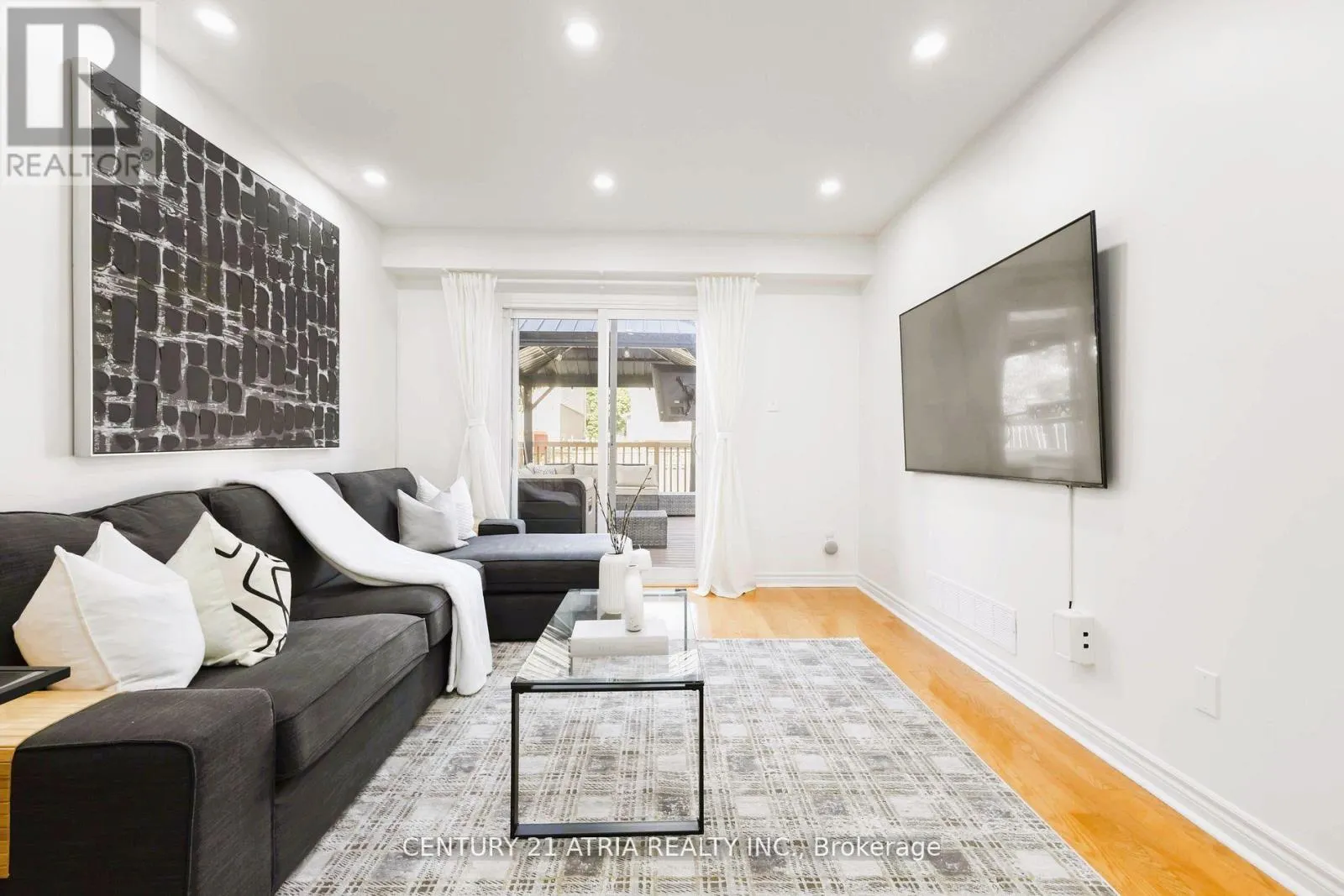 11 VALLEY CENTRE DRIVE