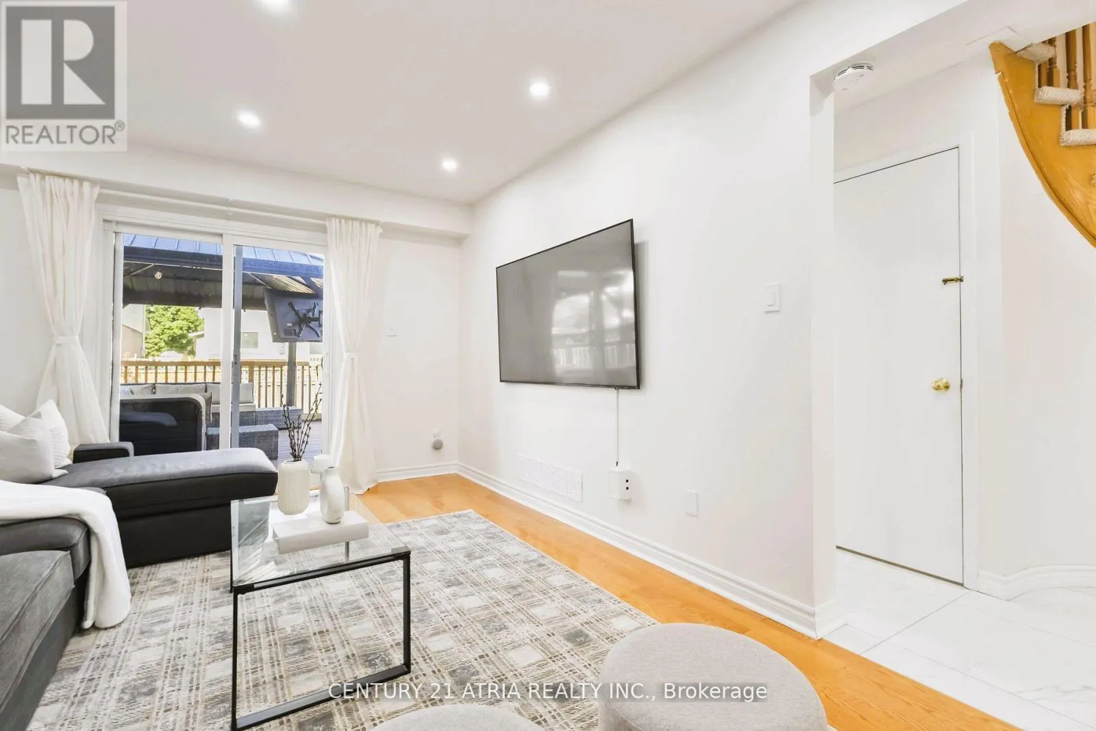 11 VALLEY CENTRE DRIVE