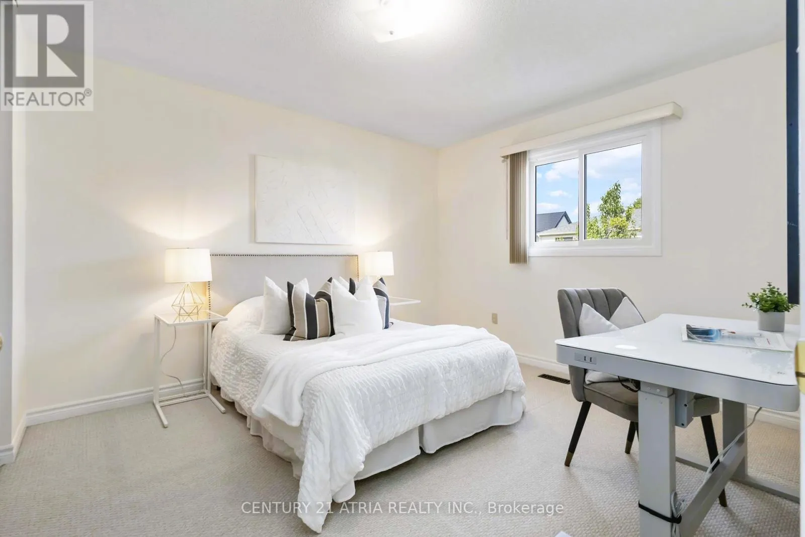 11 VALLEY CENTRE DRIVE