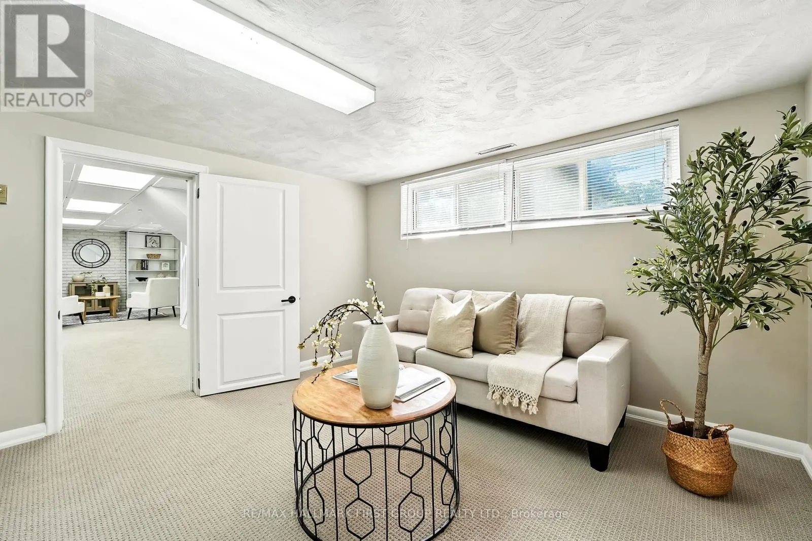 47 SHERWOOD ROAD E