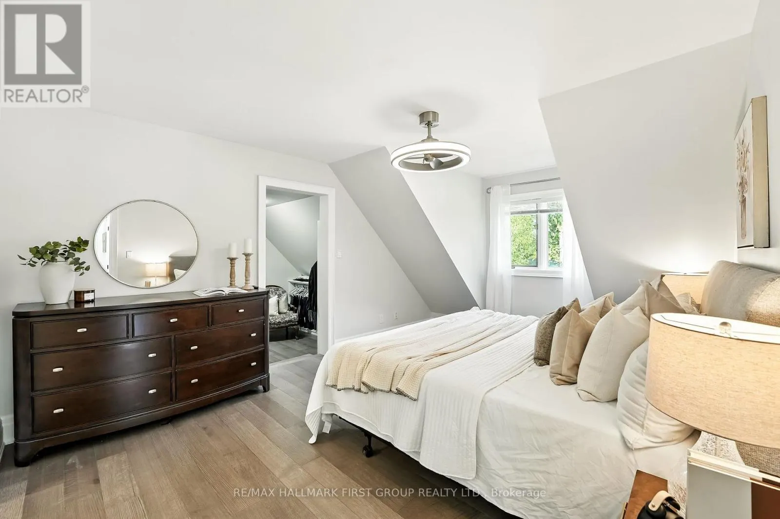 47 SHERWOOD ROAD E
