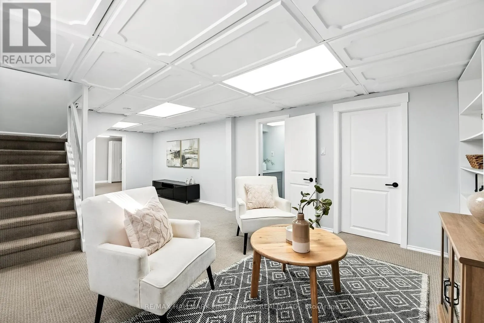 47 SHERWOOD ROAD E