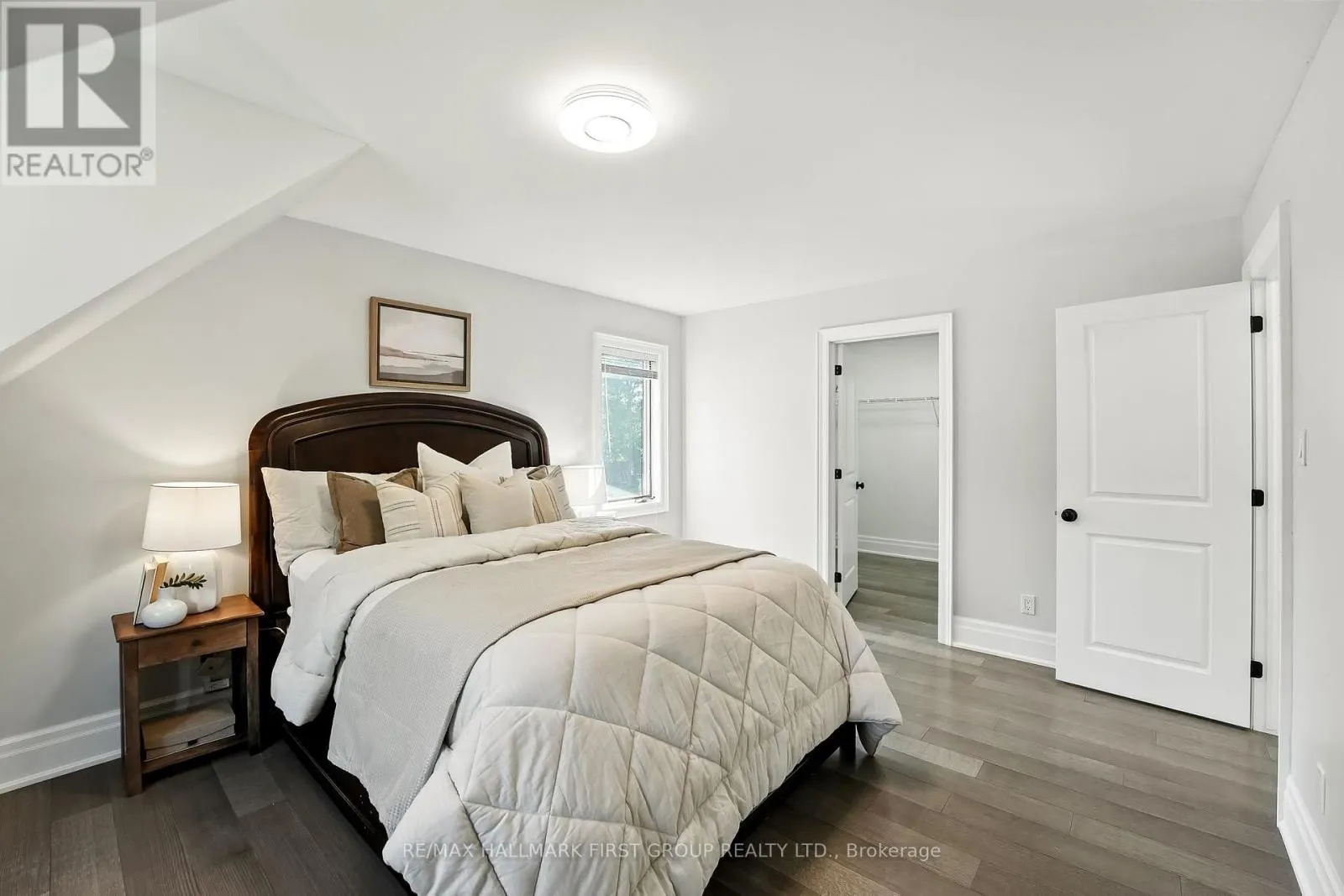 47 SHERWOOD ROAD E