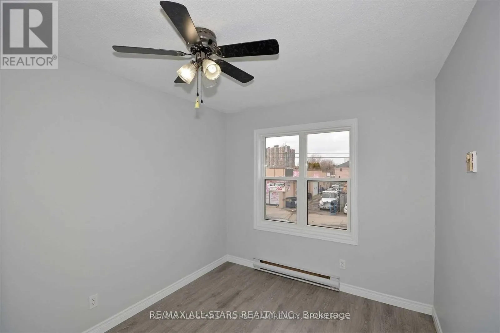 204 - 52 AUGUST AVENUE