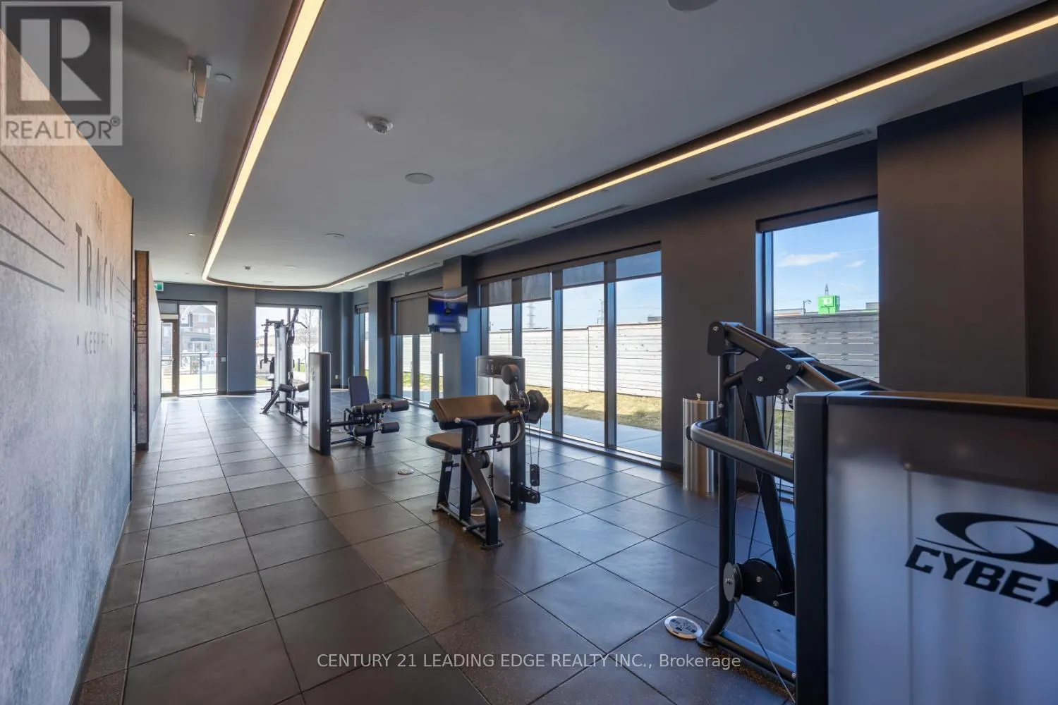 202 - 2550 SIMCOE STREET N