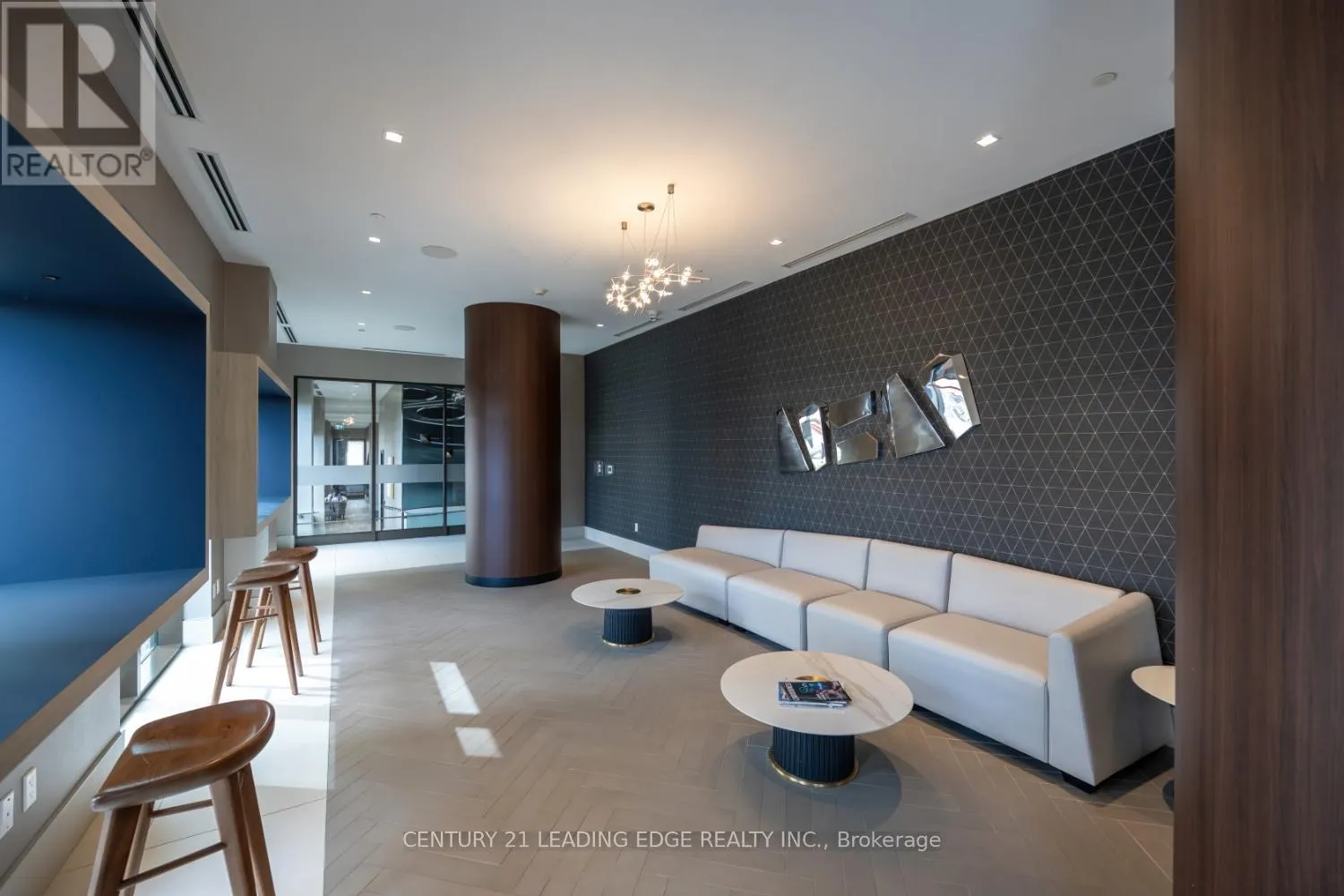 202 - 2550 SIMCOE STREET N