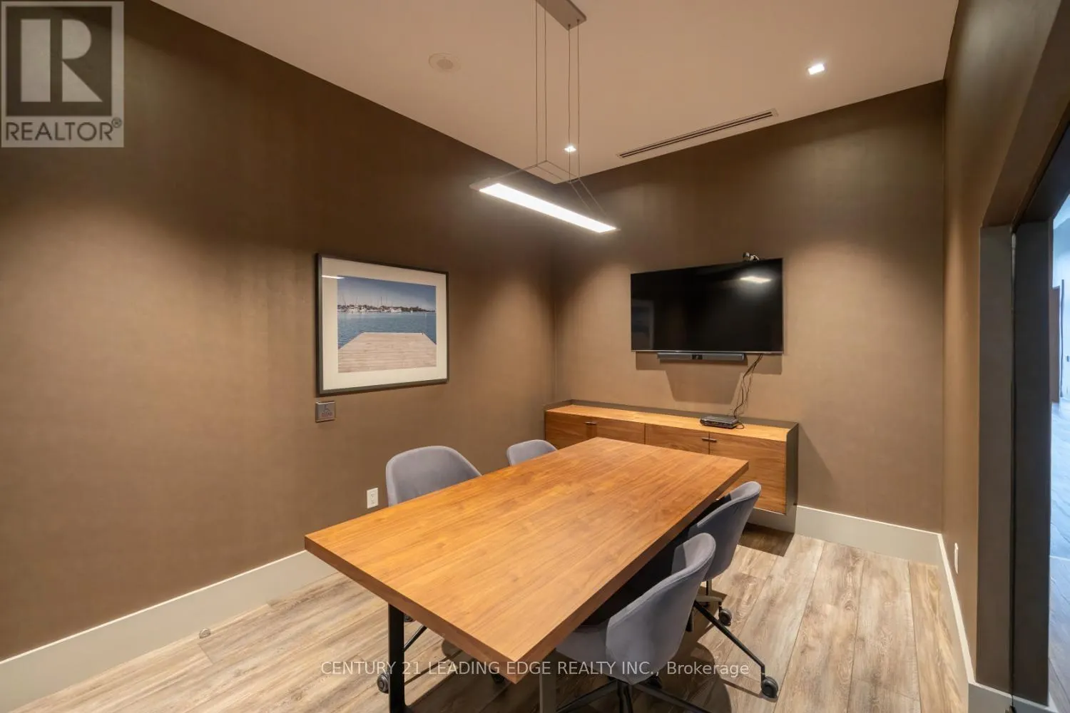 202 - 2550 SIMCOE STREET N