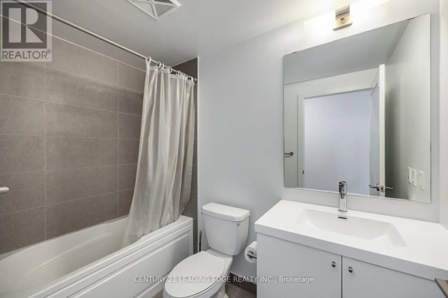 202 - 2550 SIMCOE STREET N