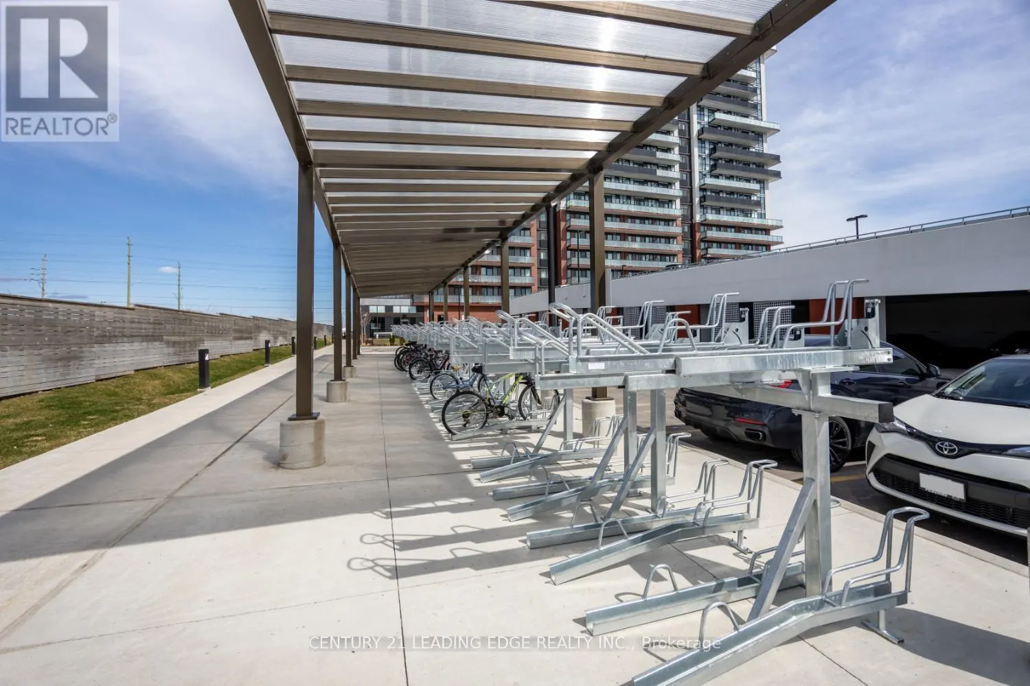 202 - 2550 SIMCOE STREET N