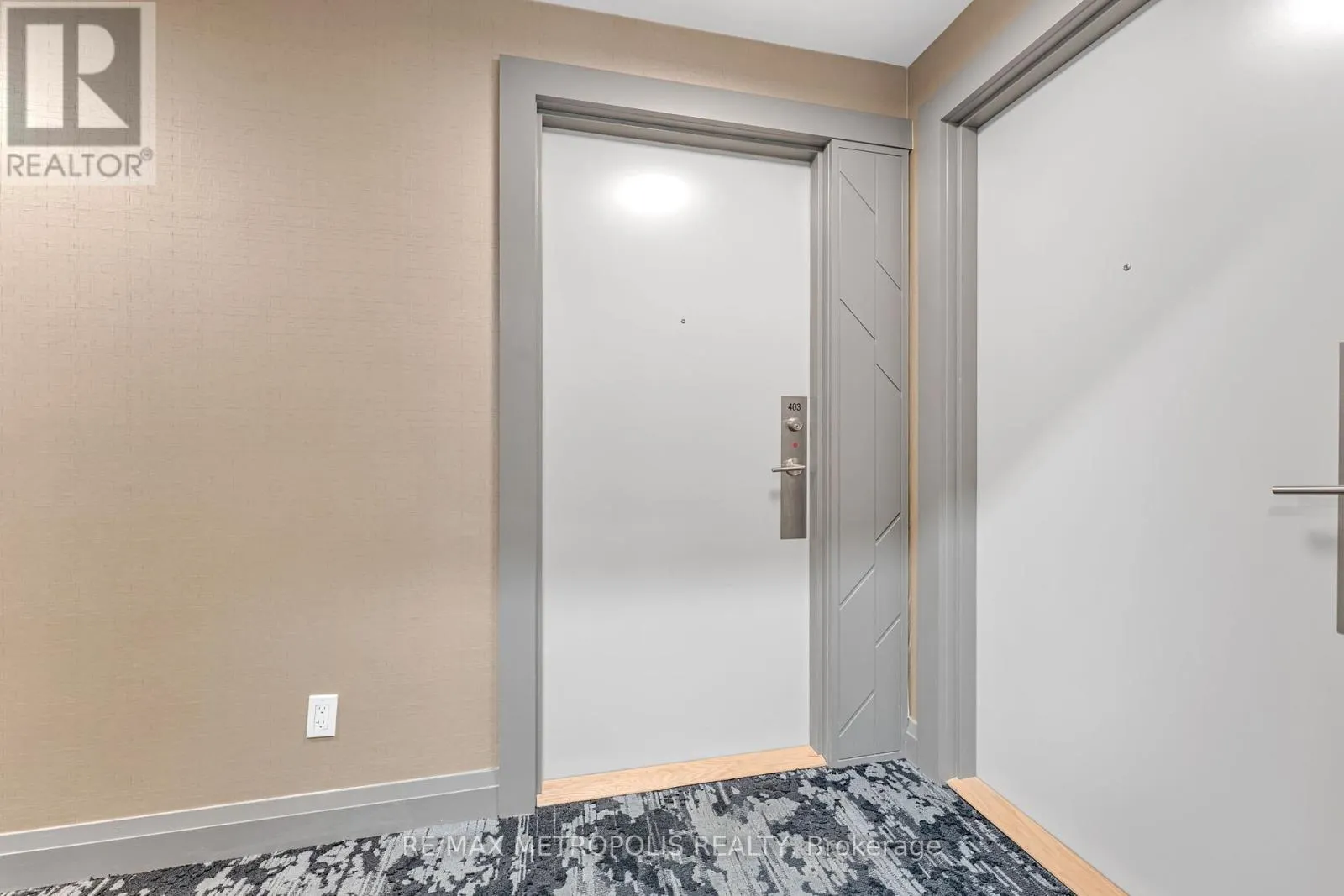 403 - 10 MEADOWGLEN PLACE