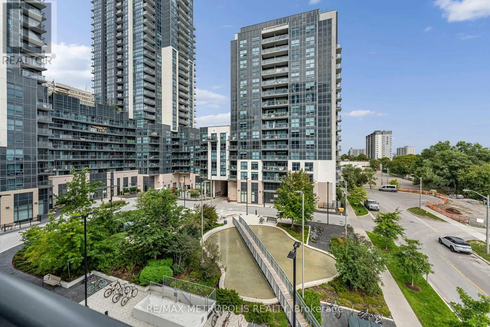 403 - 10 MEADOWGLEN PLACE