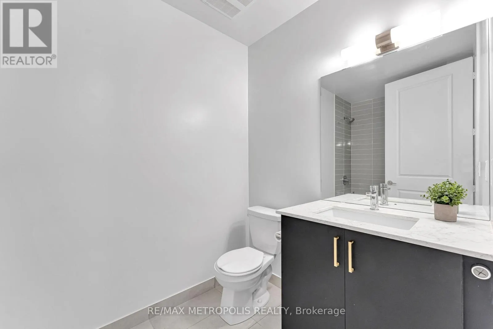 403 - 10 MEADOWGLEN PLACE