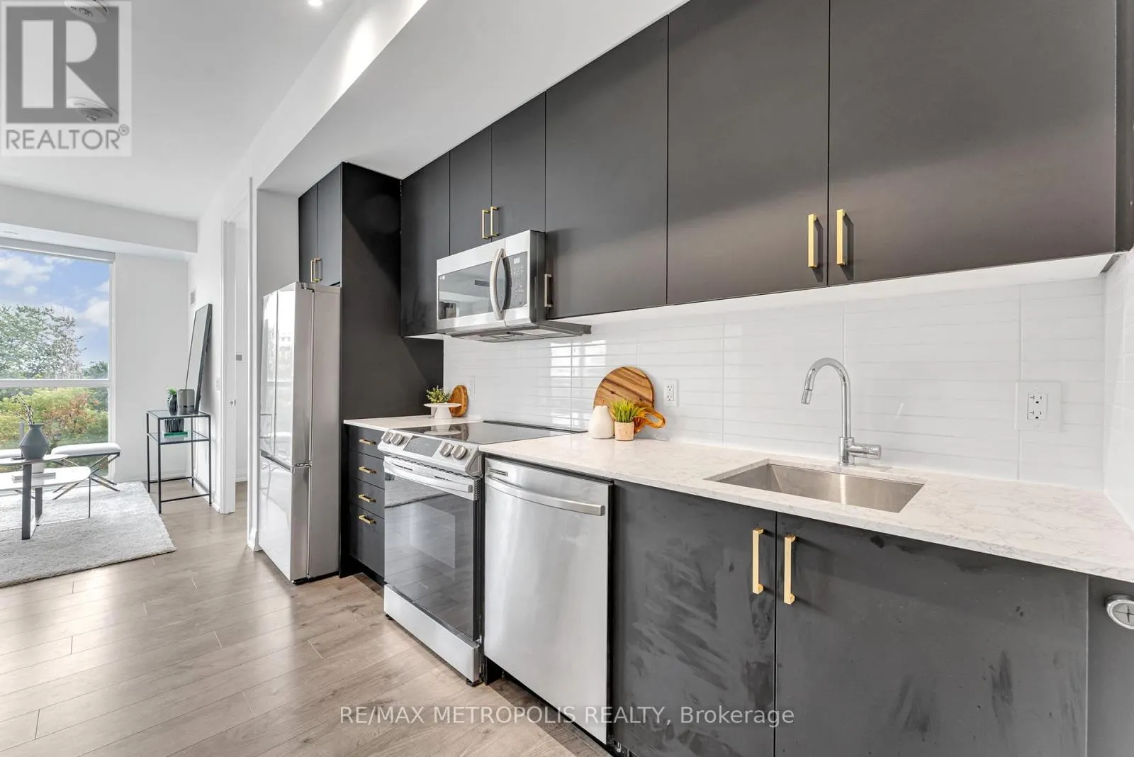 403 - 10 MEADOWGLEN PLACE