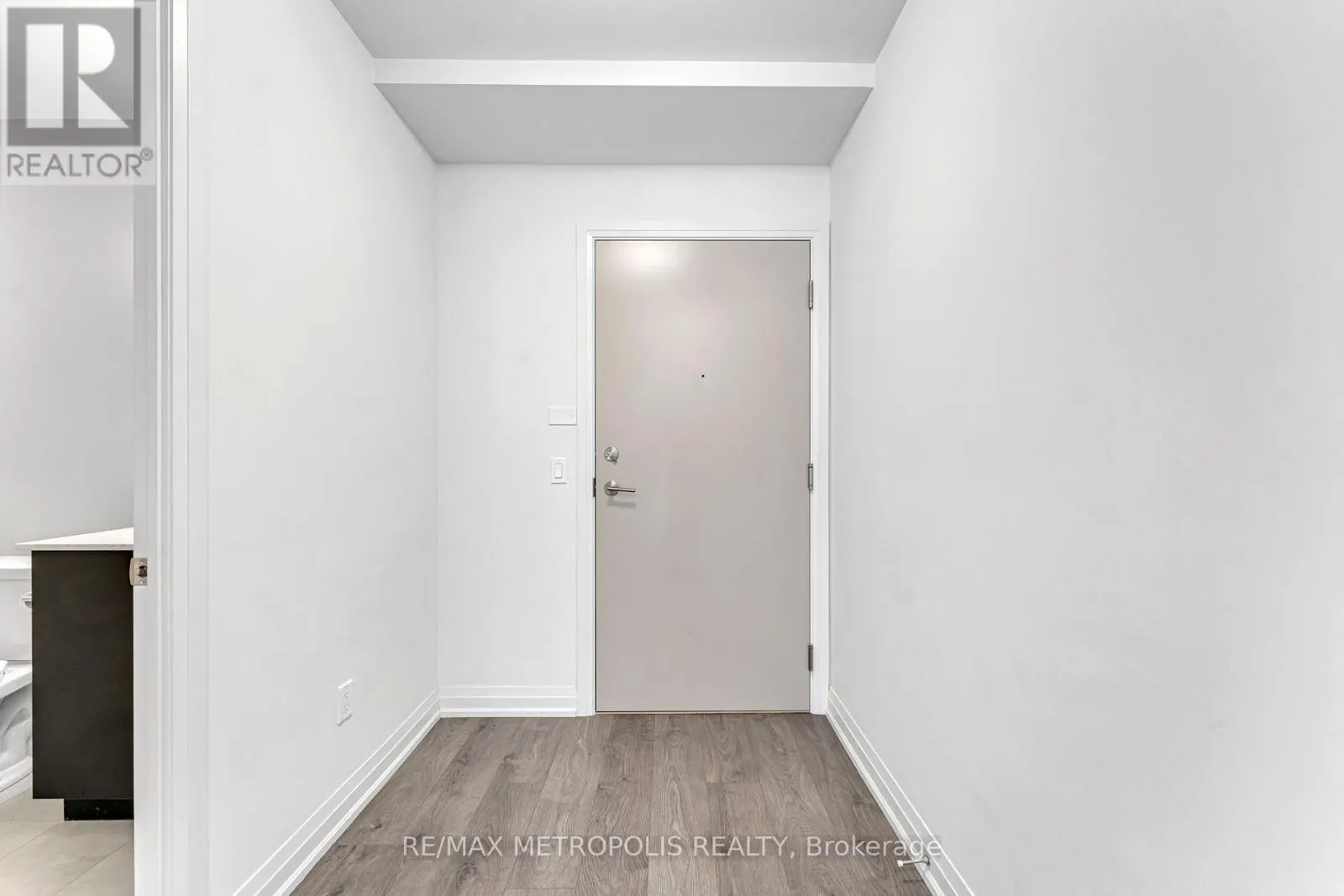 403 - 10 MEADOWGLEN PLACE