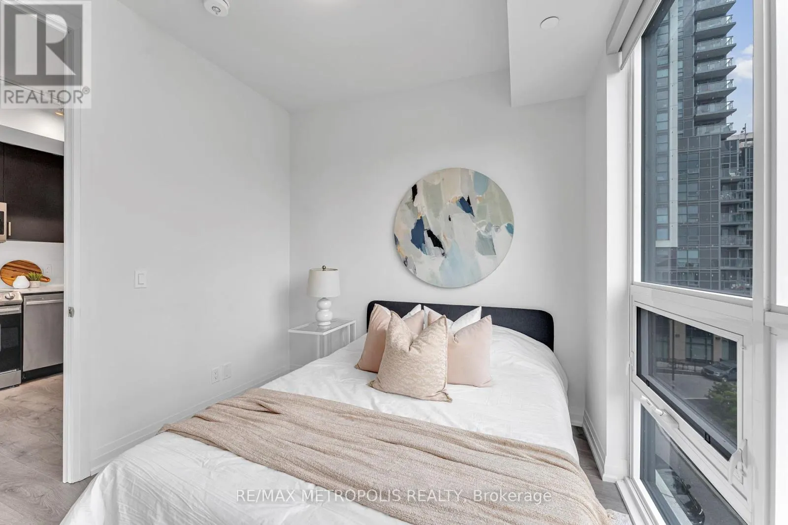 403 - 10 MEADOWGLEN PLACE