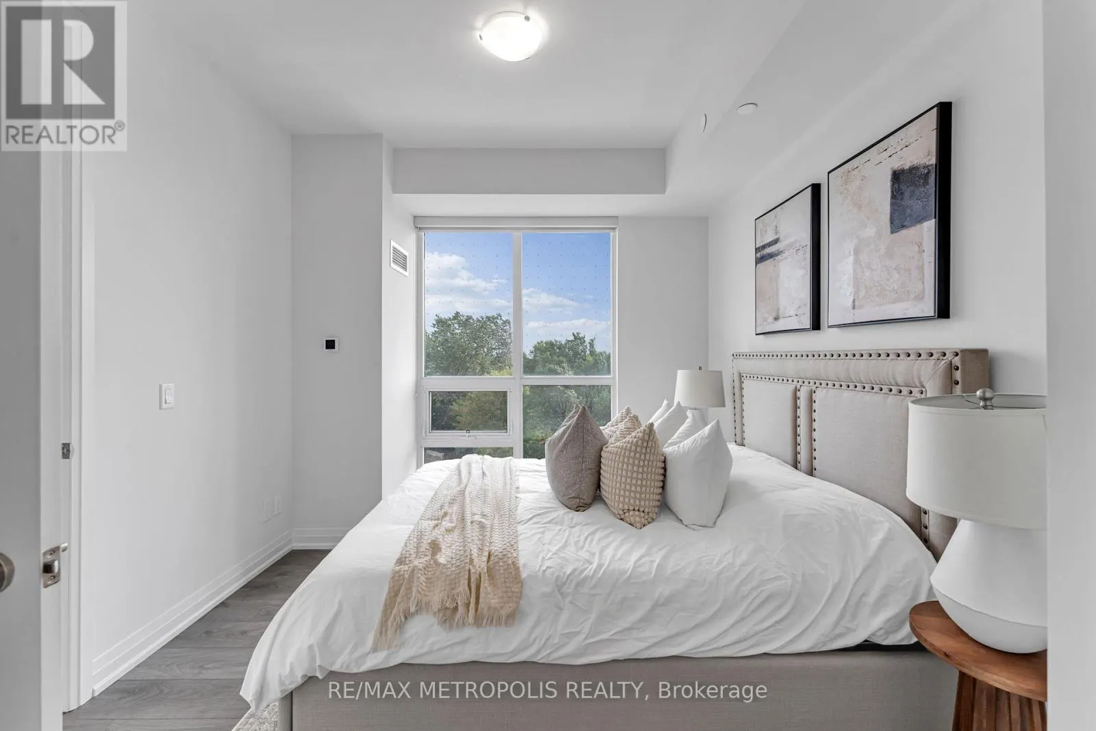 403 - 10 MEADOWGLEN PLACE