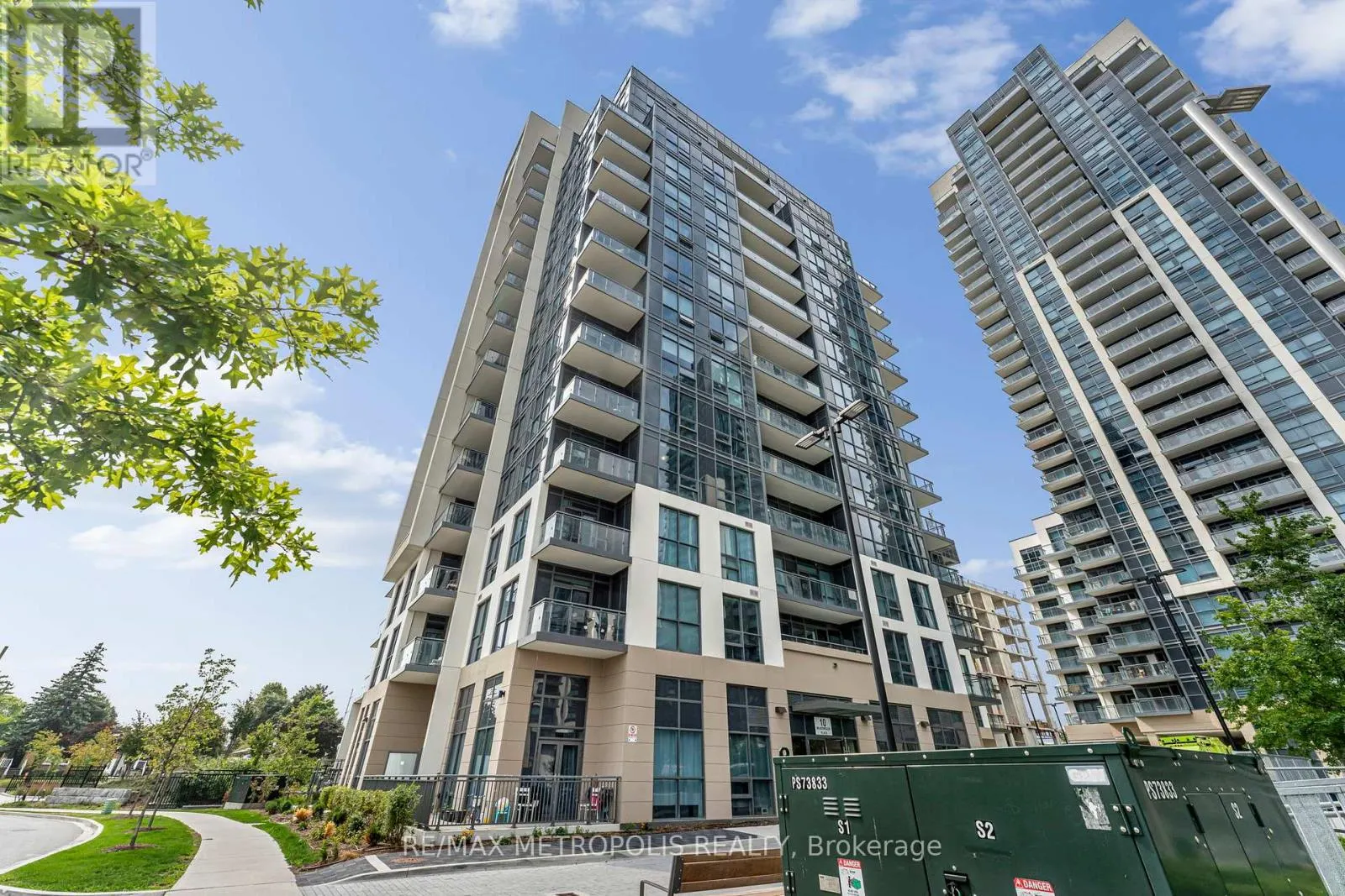 403 - 10 MEADOWGLEN PLACE