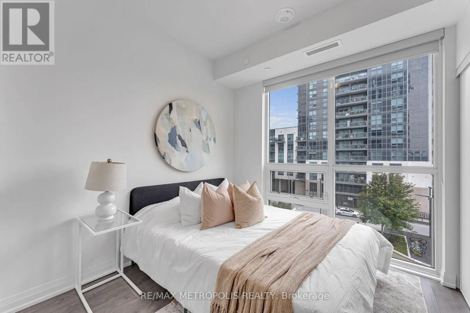 403 - 10 MEADOWGLEN PLACE