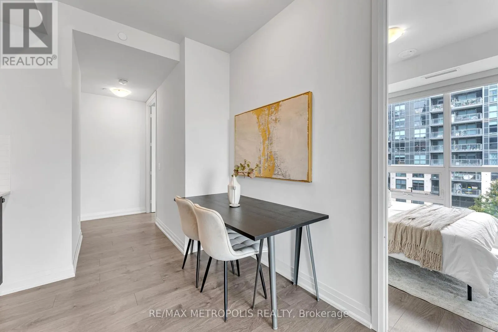 403 - 10 MEADOWGLEN PLACE