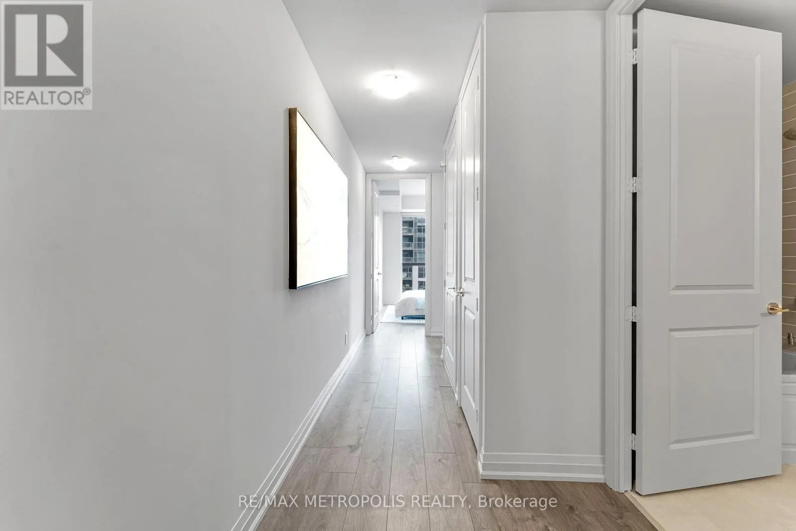 403 - 10 MEADOWGLEN PLACE