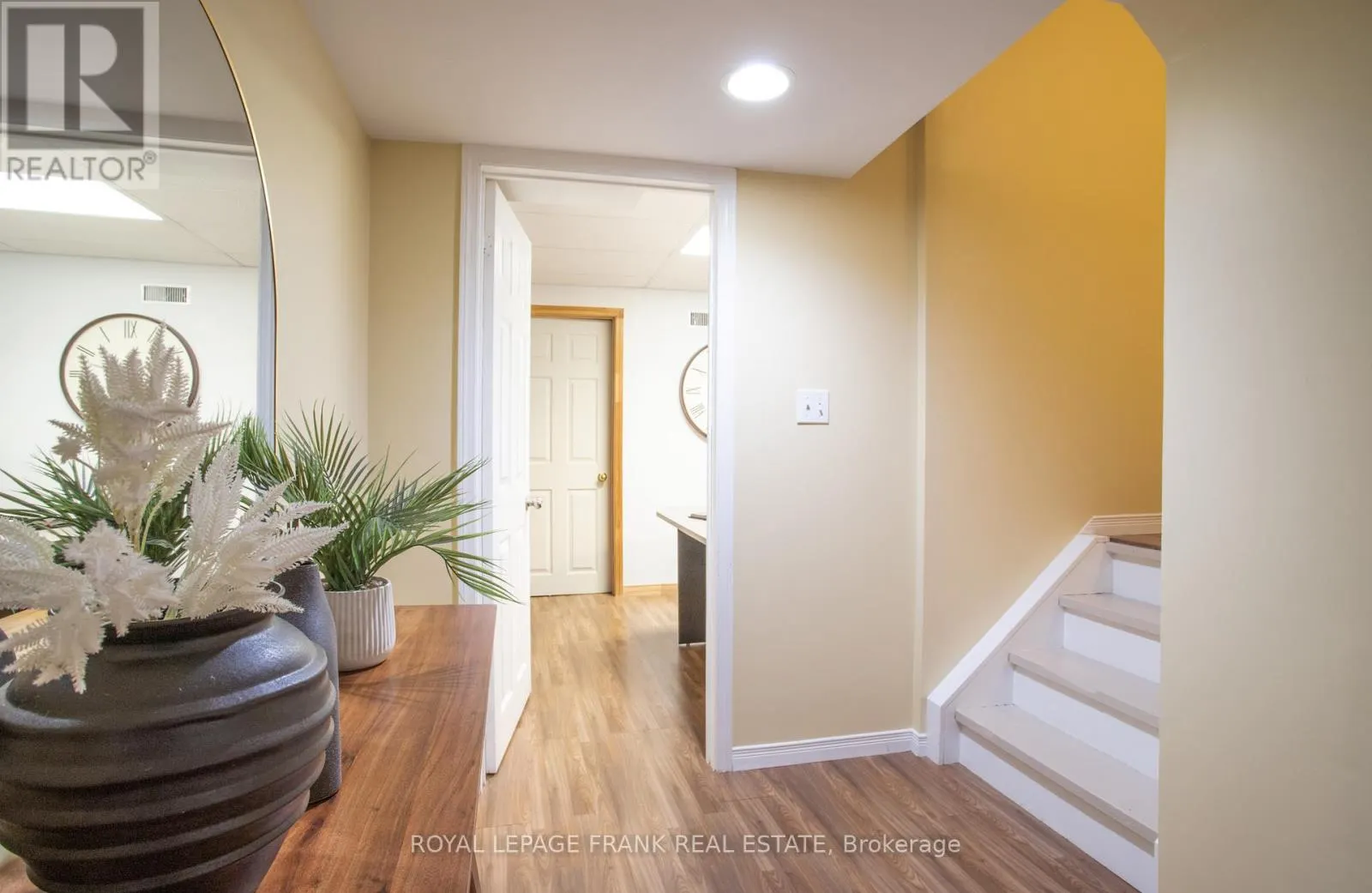4 SETTLERS COURT