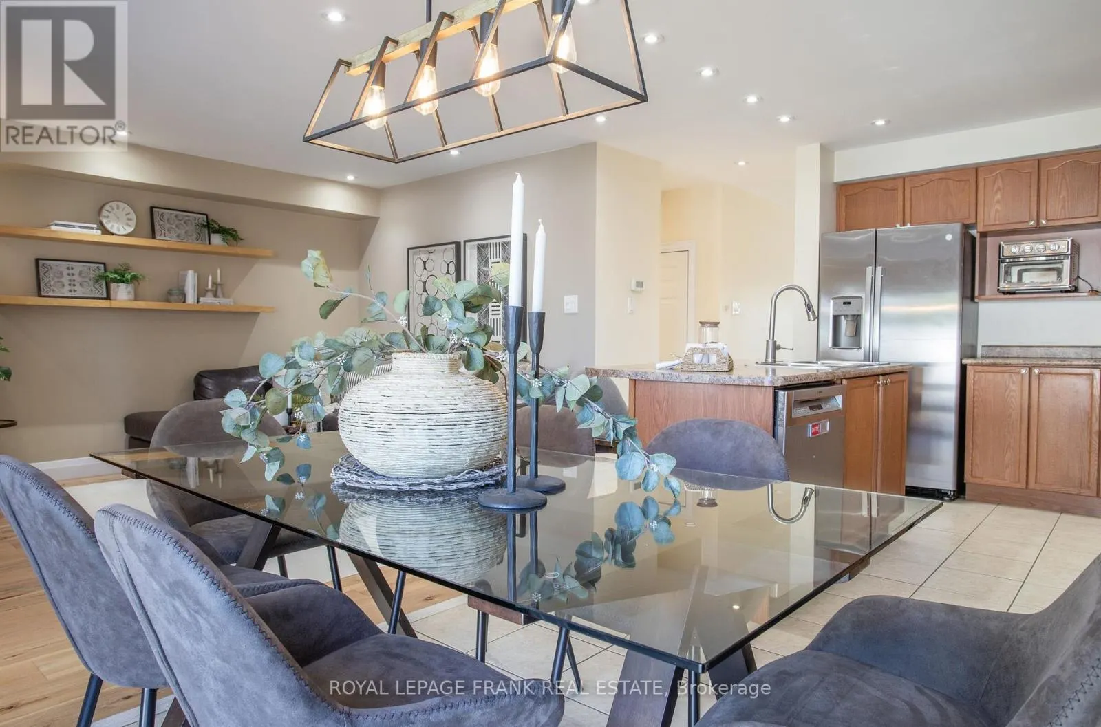 4 SETTLERS COURT
