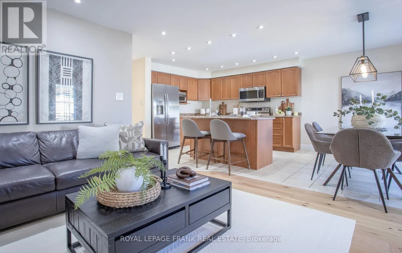 4 SETTLERS COURT