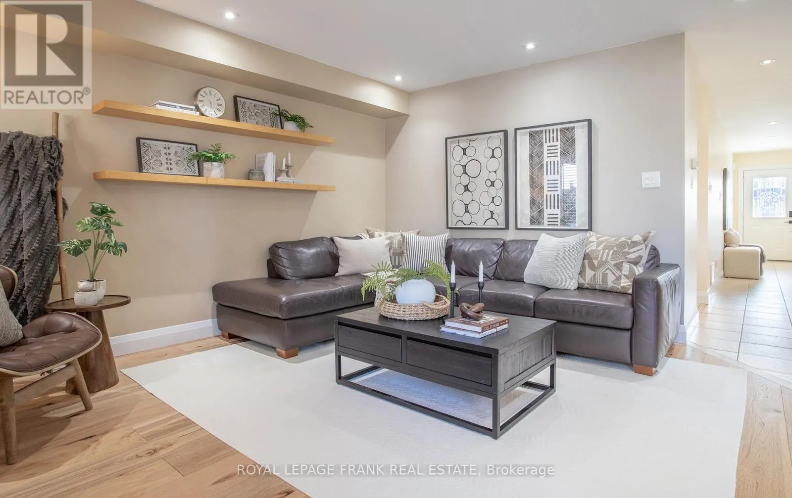 4 SETTLERS COURT