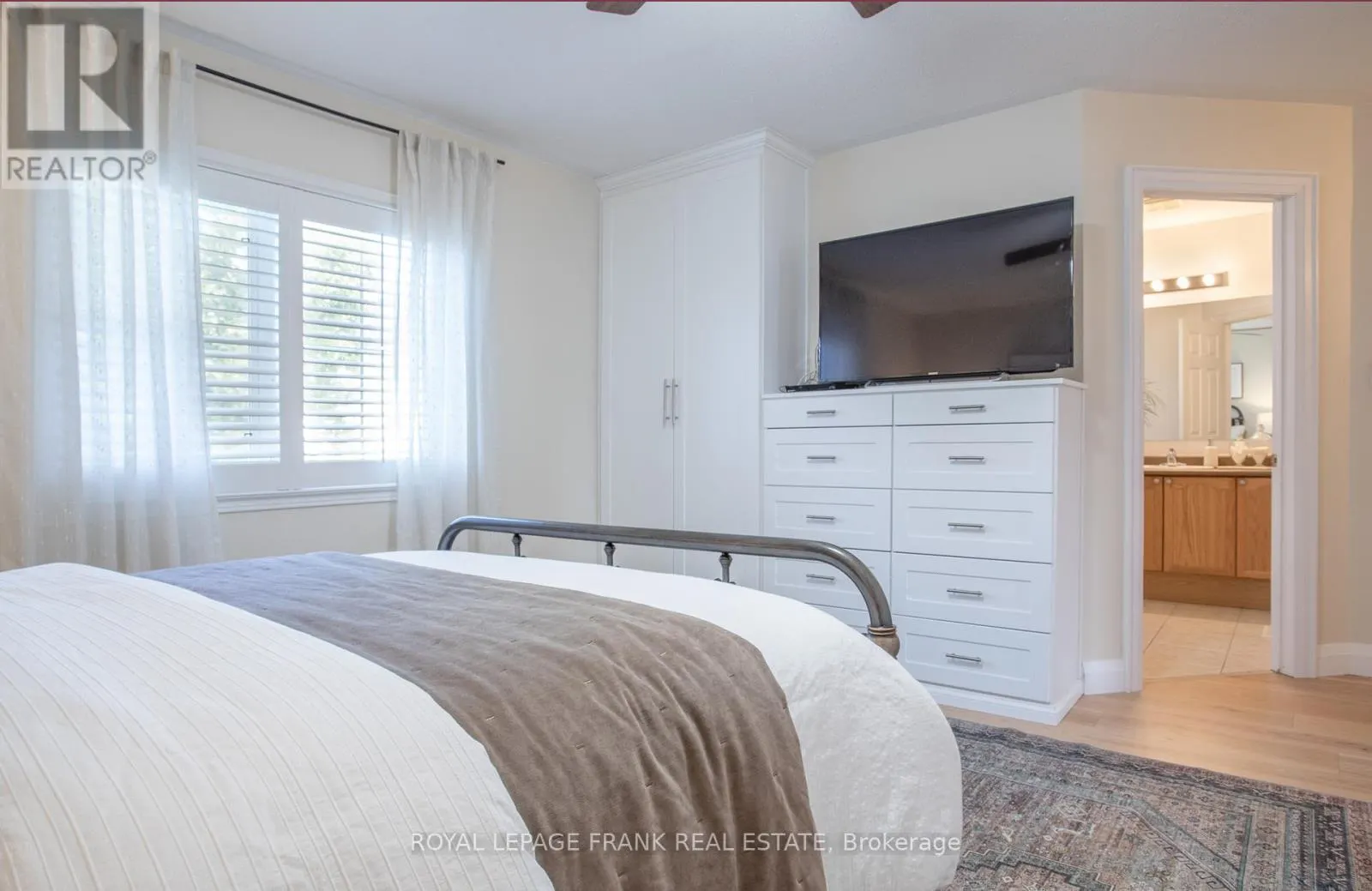 4 SETTLERS COURT