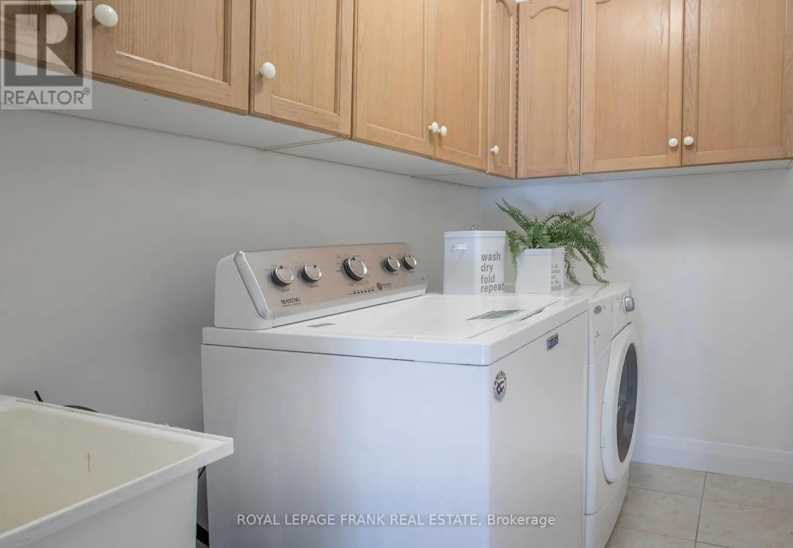 4 SETTLERS COURT