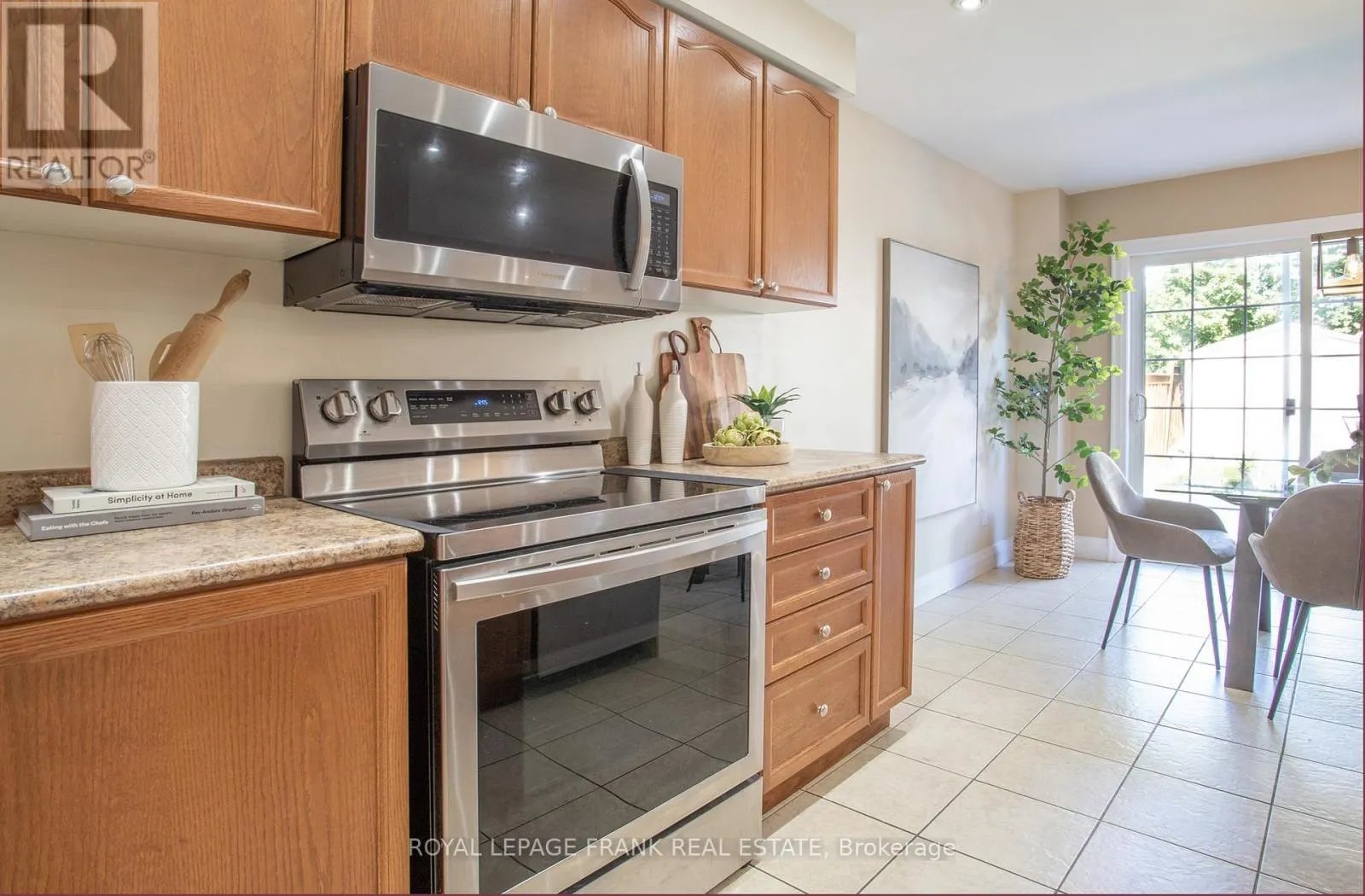 4 SETTLERS COURT
