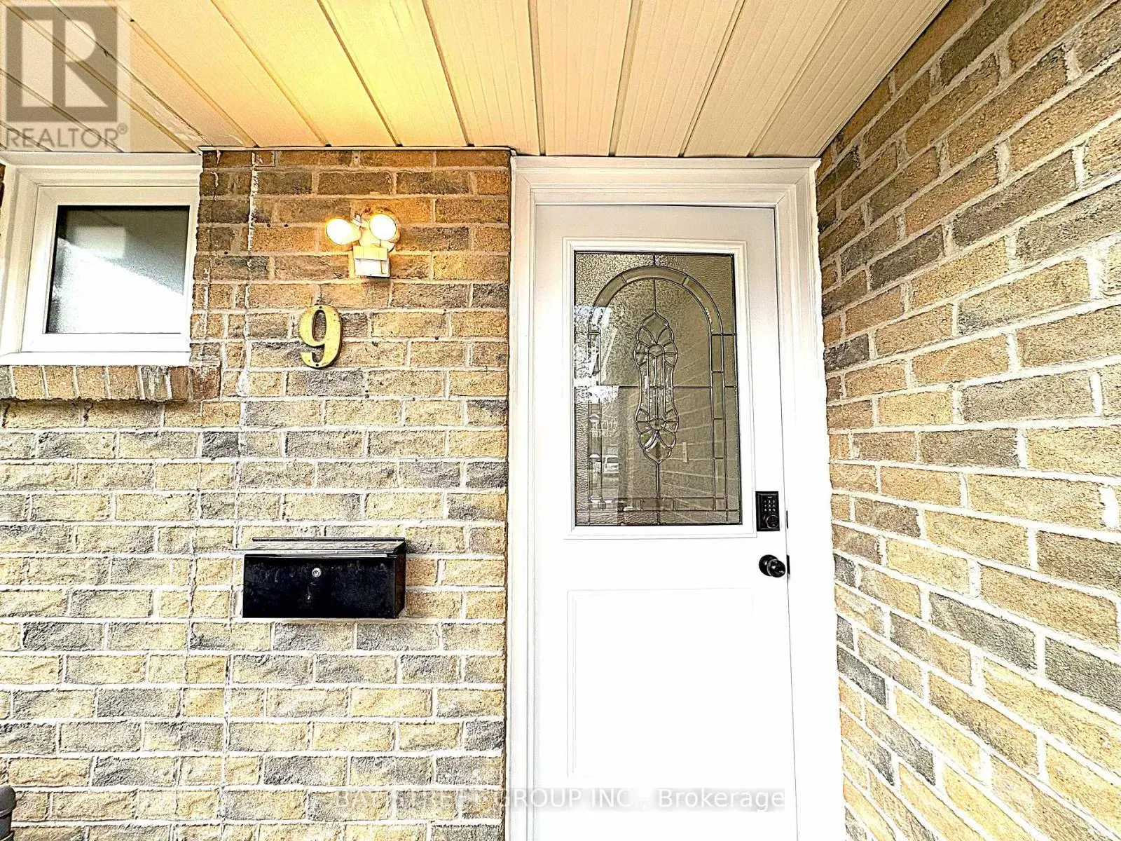 9 TRURO CRESCENT