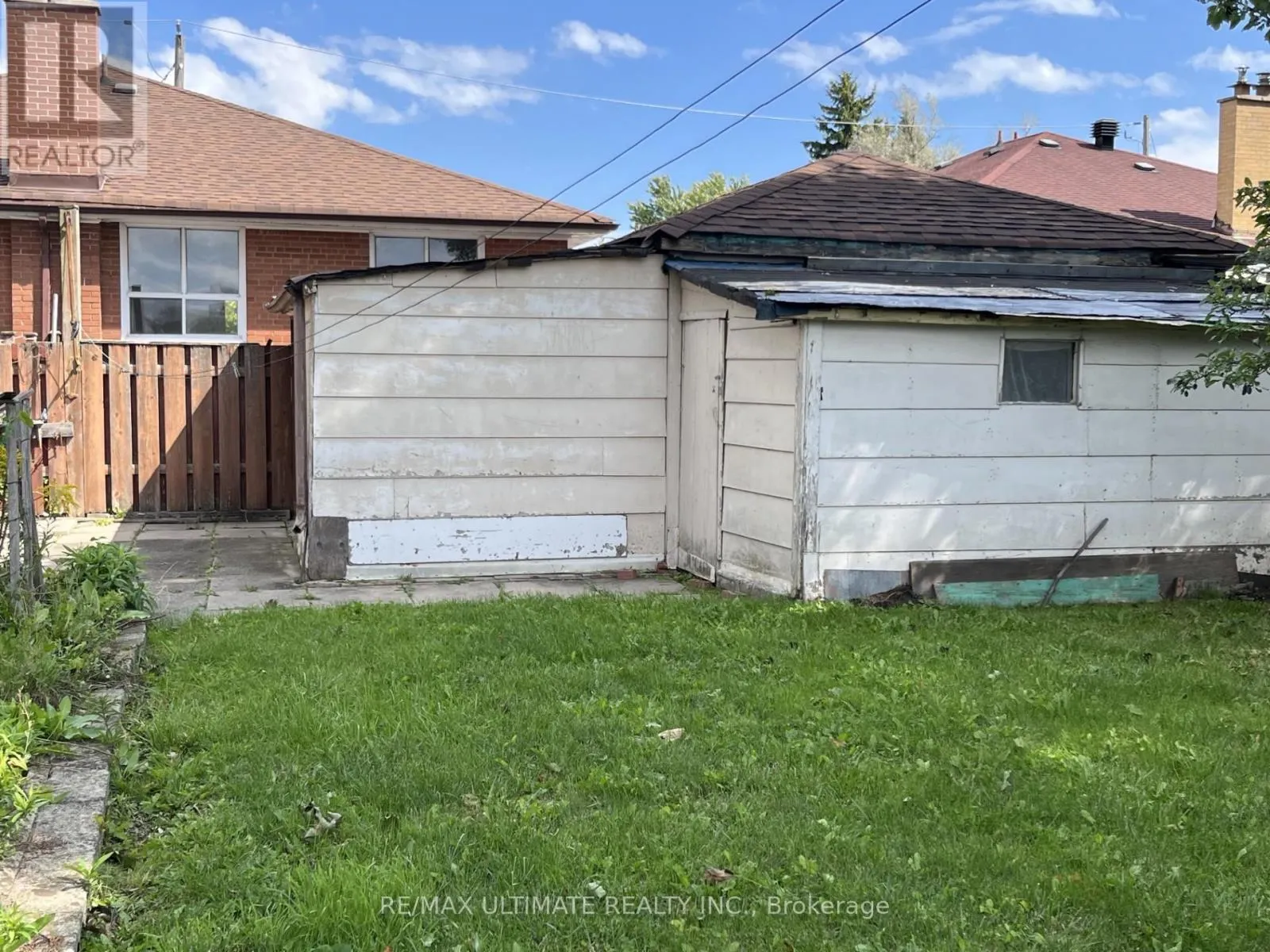 96 BENJAMIN BOULEVARD