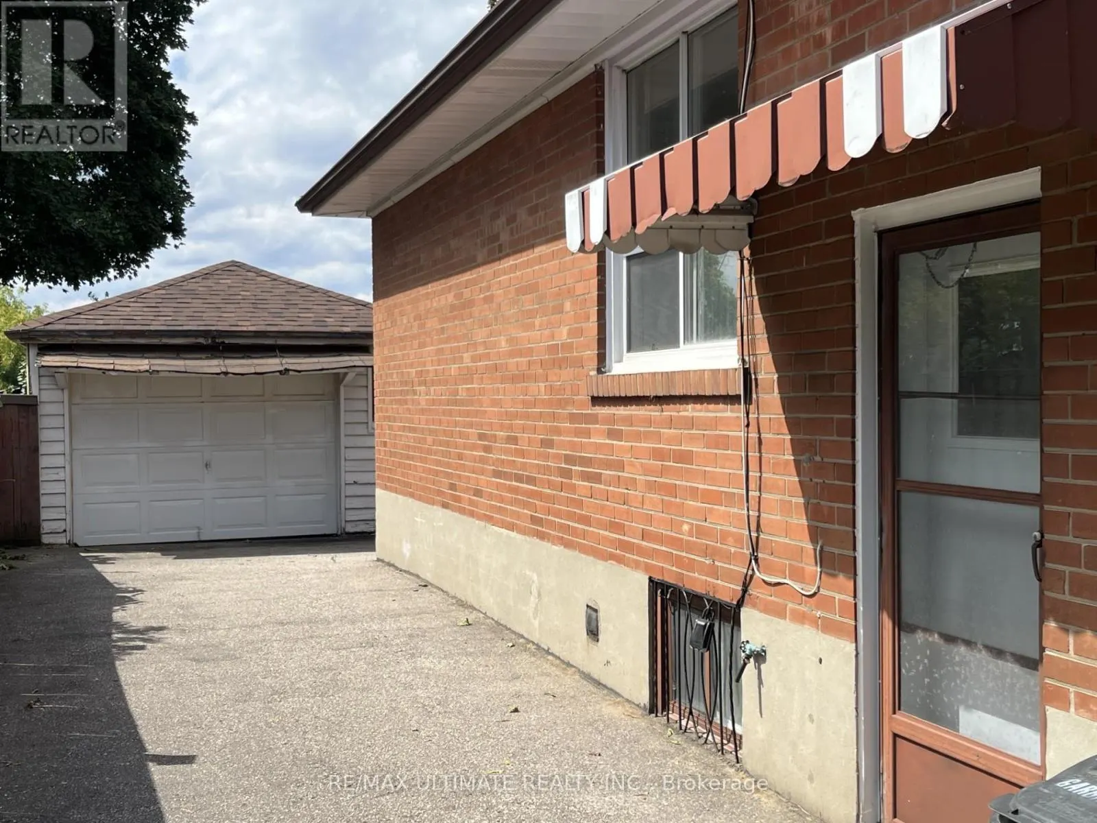 96 BENJAMIN BOULEVARD