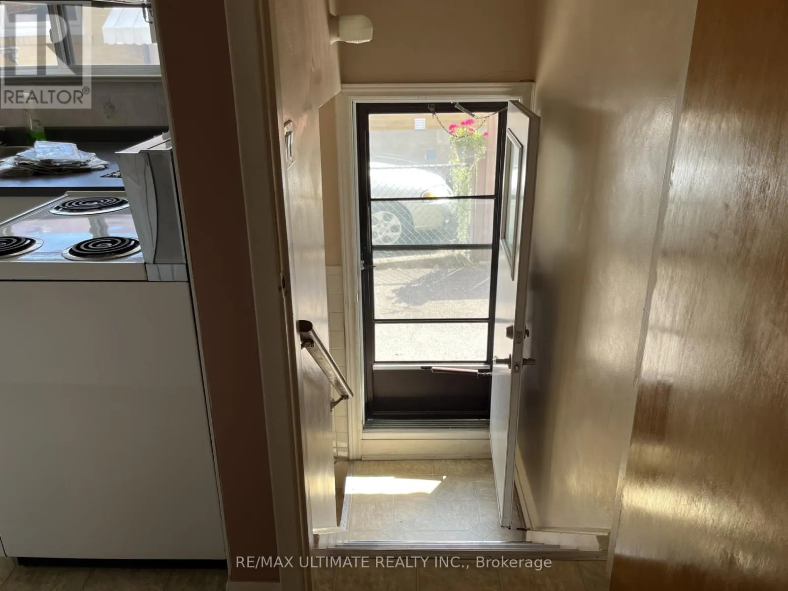 96 BENJAMIN BOULEVARD
