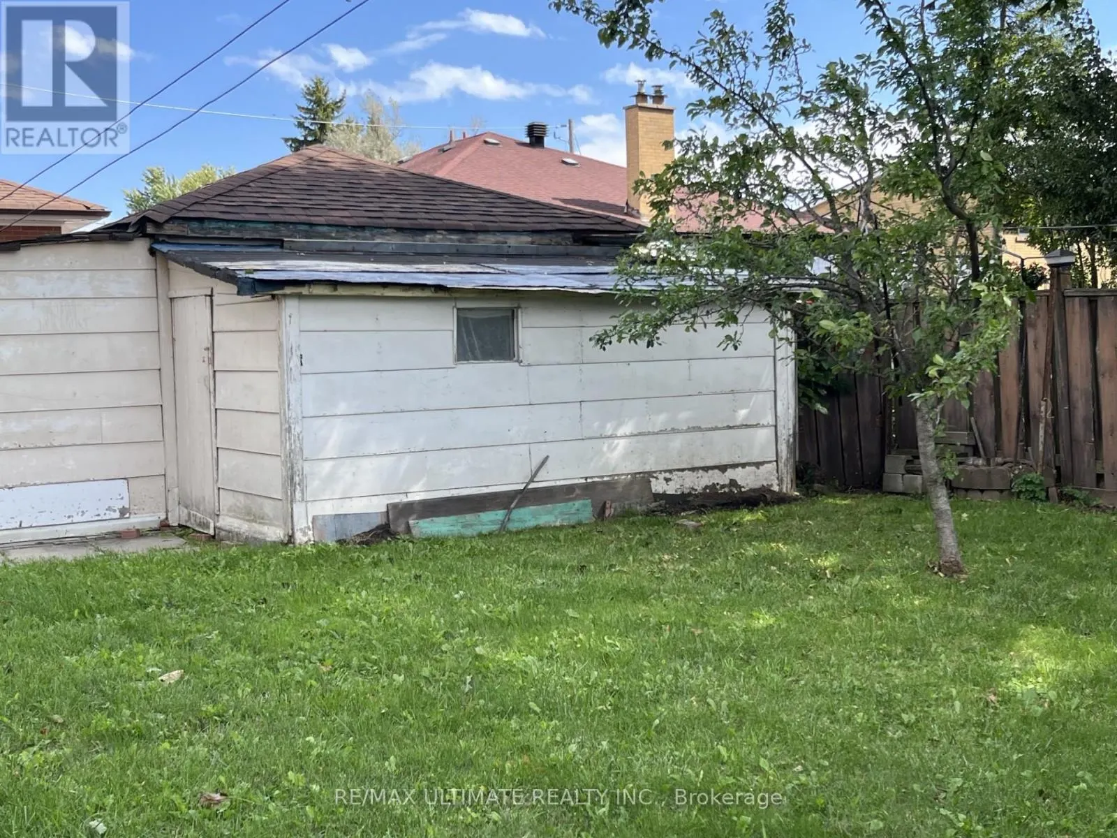 96 BENJAMIN BOULEVARD