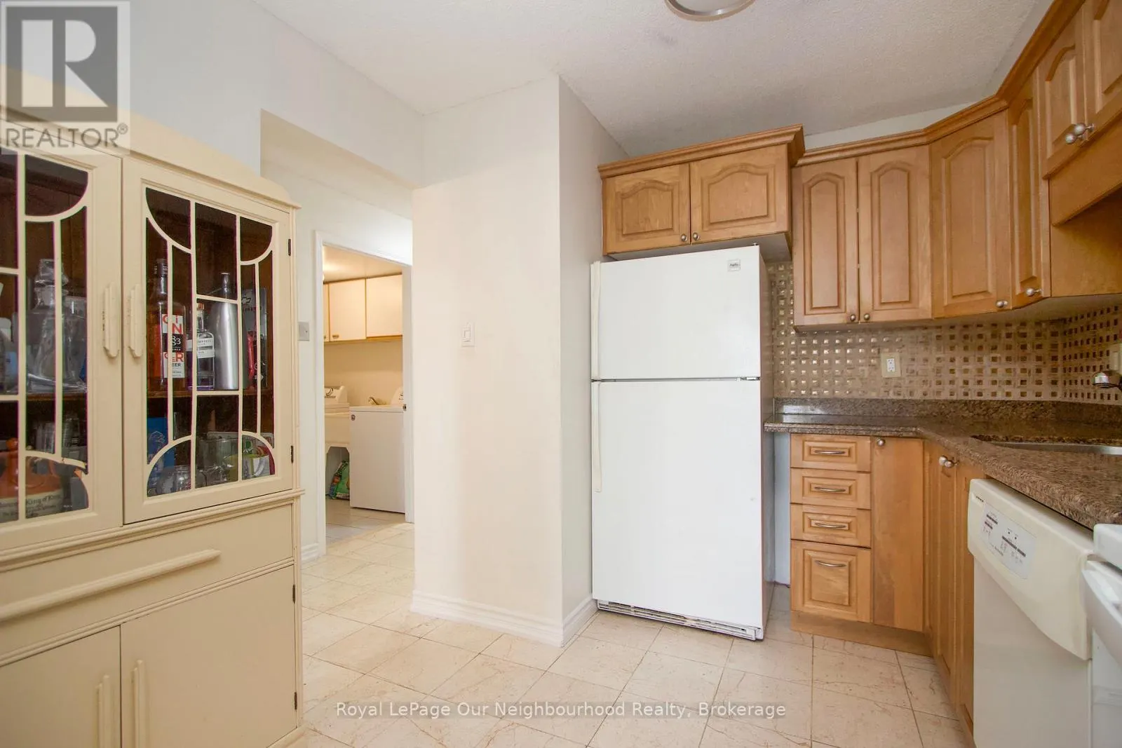 203 - 80 ATHOL STREET E, #203