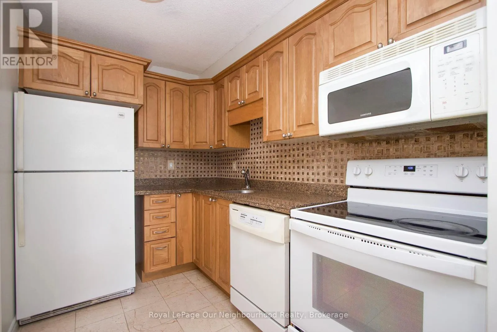 203 - 80 ATHOL STREET E, #203